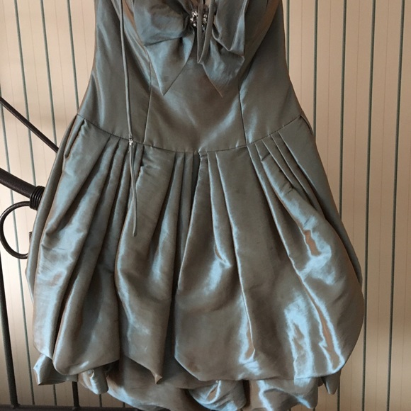 Paris Tony Bowls beautiful taffeta sage green mini prom dress. Size 4. - Picture 2 of 3